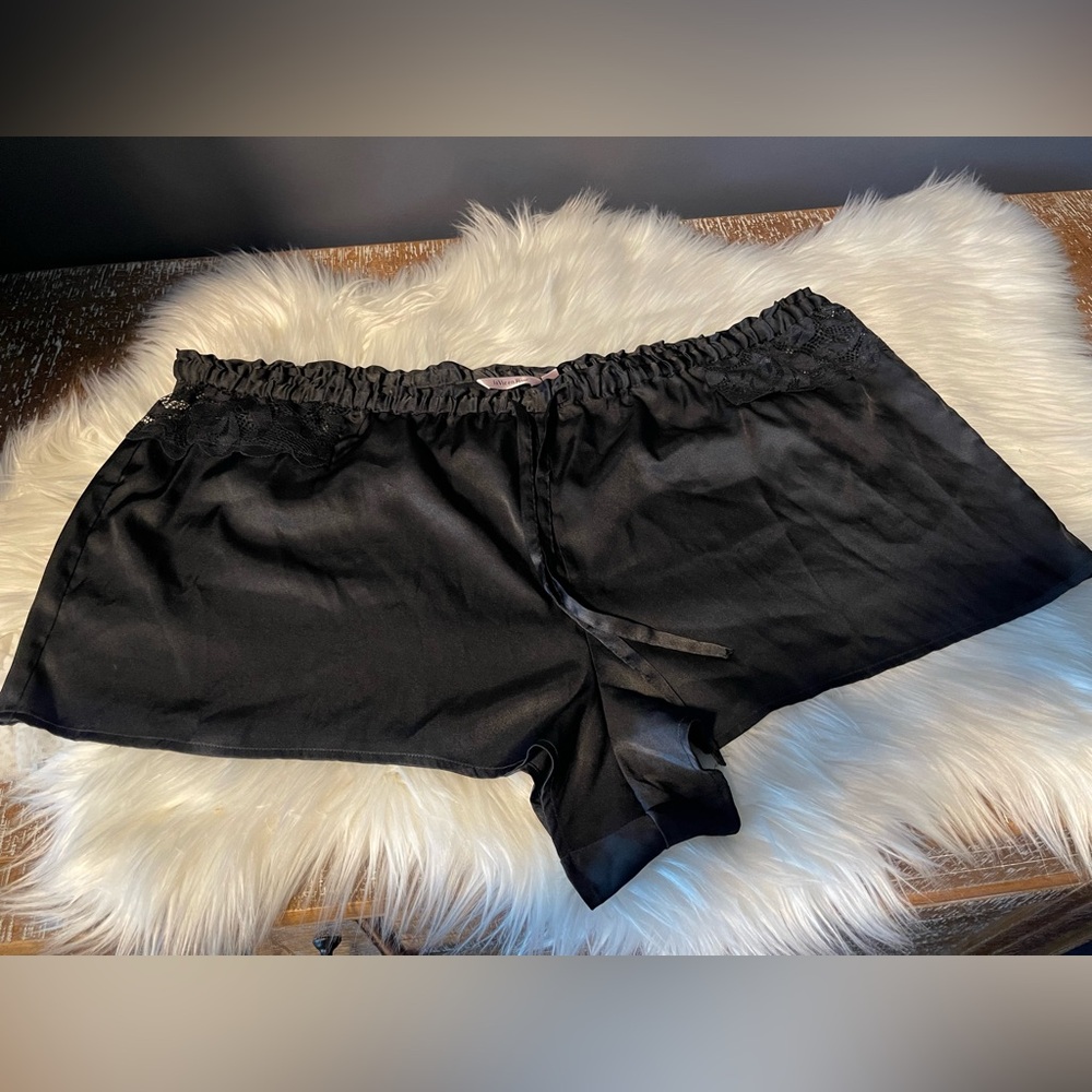 👻🎃CLEARANCE🎃👻 La vie en rose pj shorts